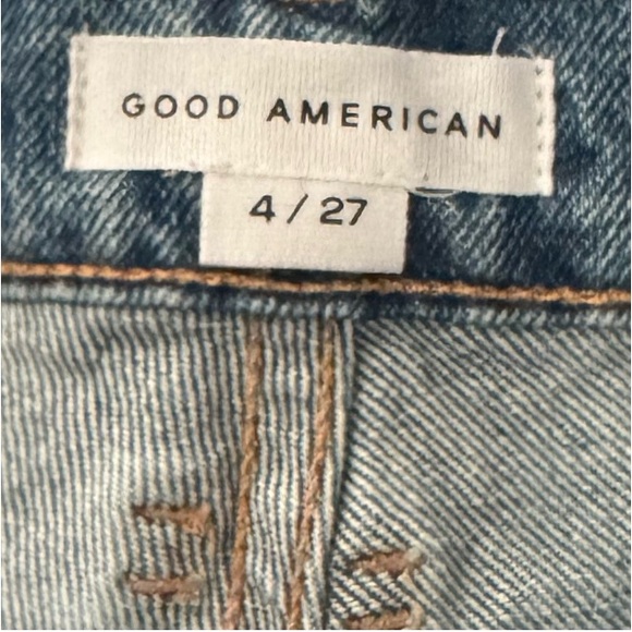 Good American Good '90s Distressed Indigo Short- 27/4 - Picture 8 of 10